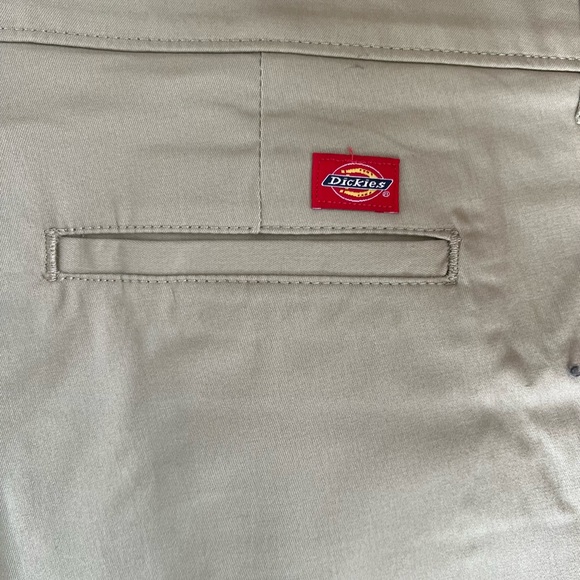 NWT Woman’s Dickies Relaxed Fit Chinos 20R - Picture 4 of 9